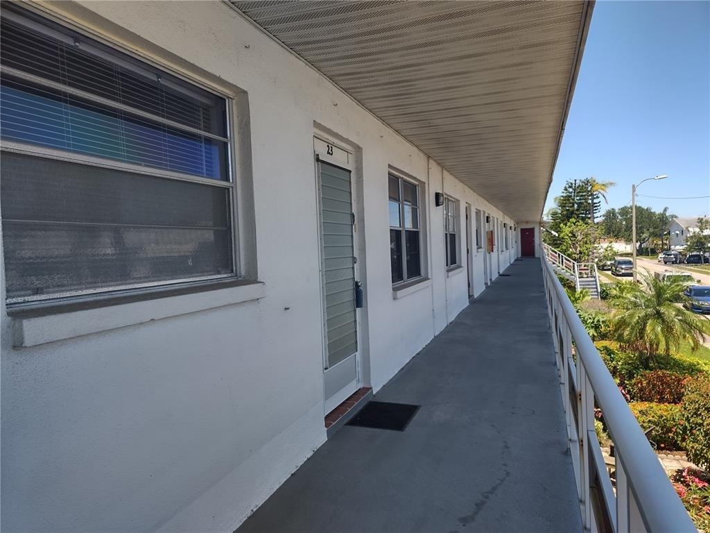 5850 18th Street N - Photo 4