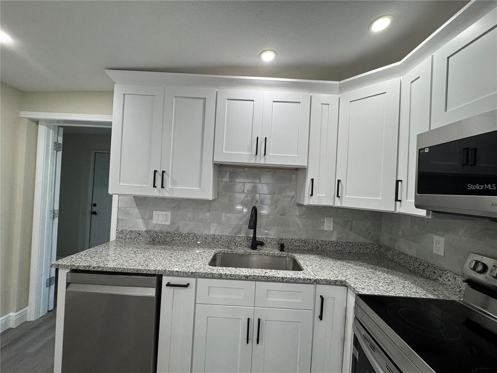 7039 Lenox Drive - Photo 3