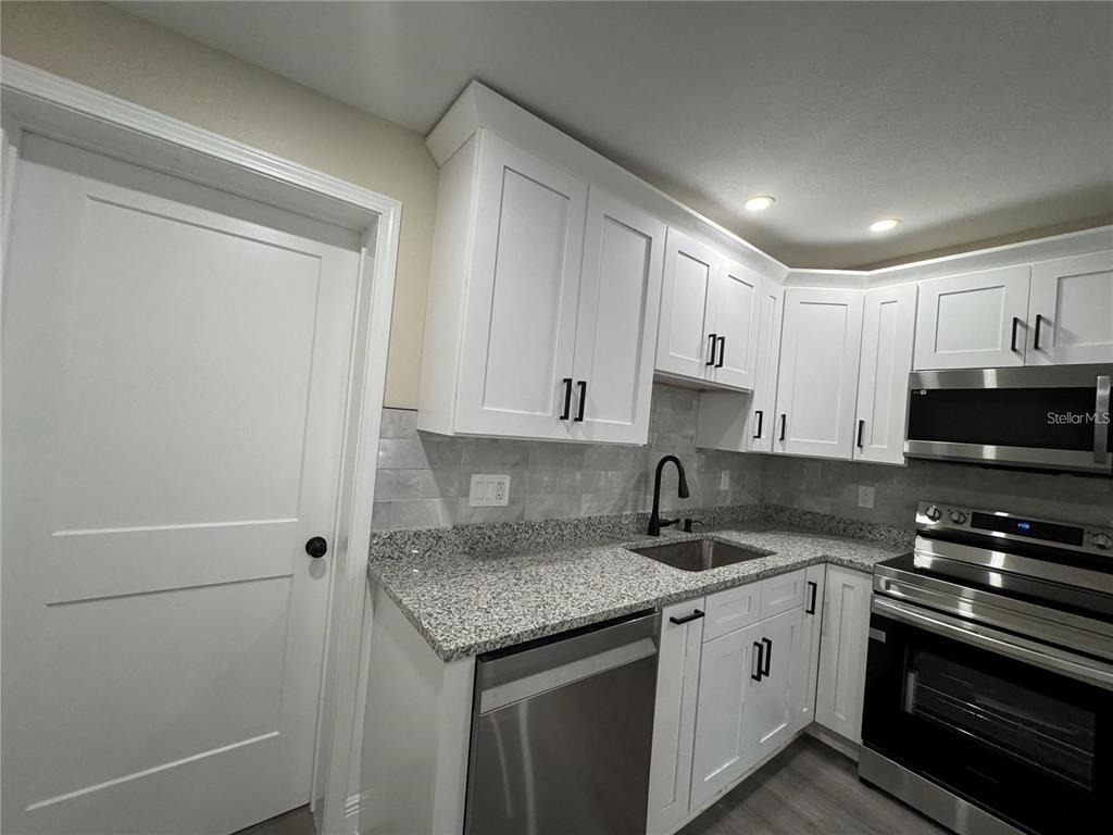 7039 Lenox Drive - Photo 4