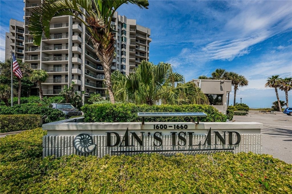 1600 Gulf Boulevard - Photo 1