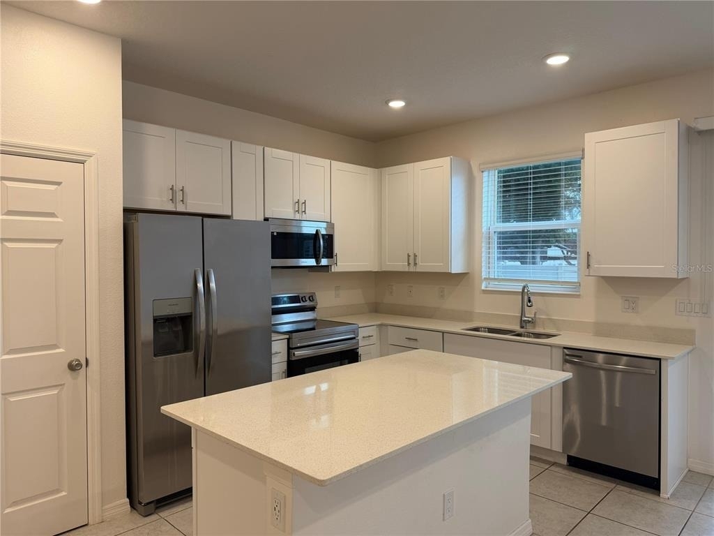 1305 Stockwell Avenue - Photo 3