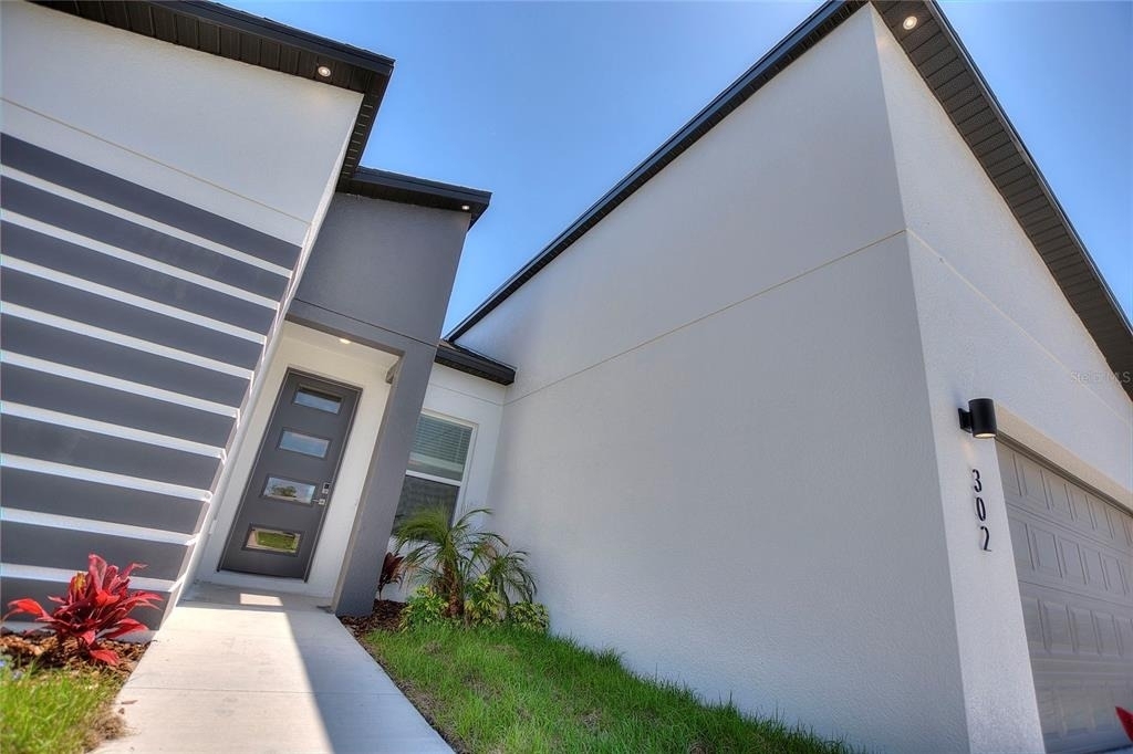 302 Elderberry Court - Photo 2