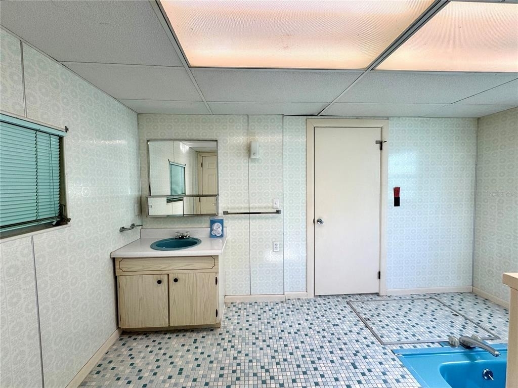 1074 Gerona Avenue - Photo 2