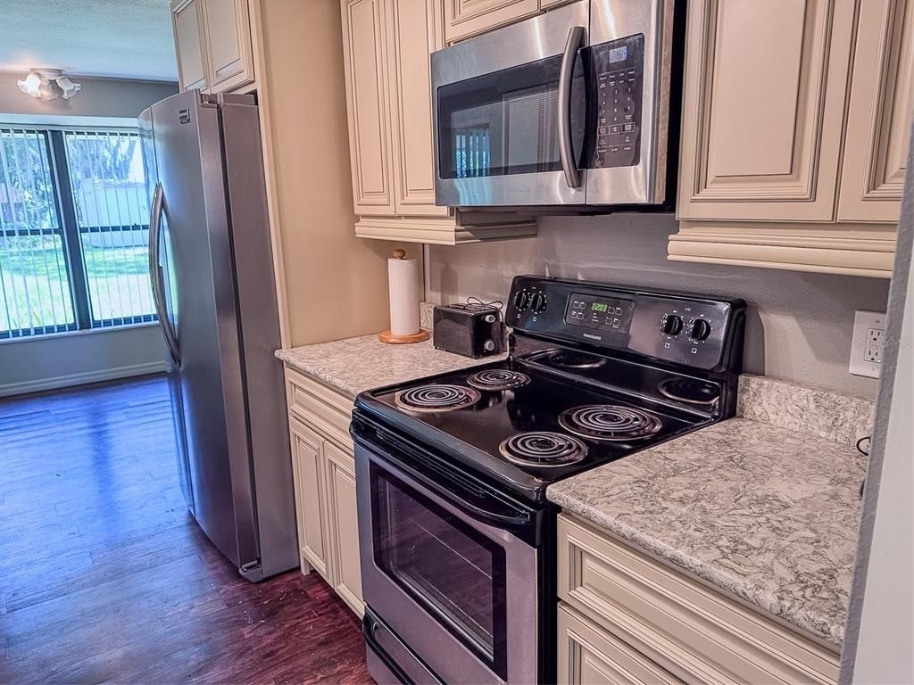 3895 Conine Drive E - Photo 4