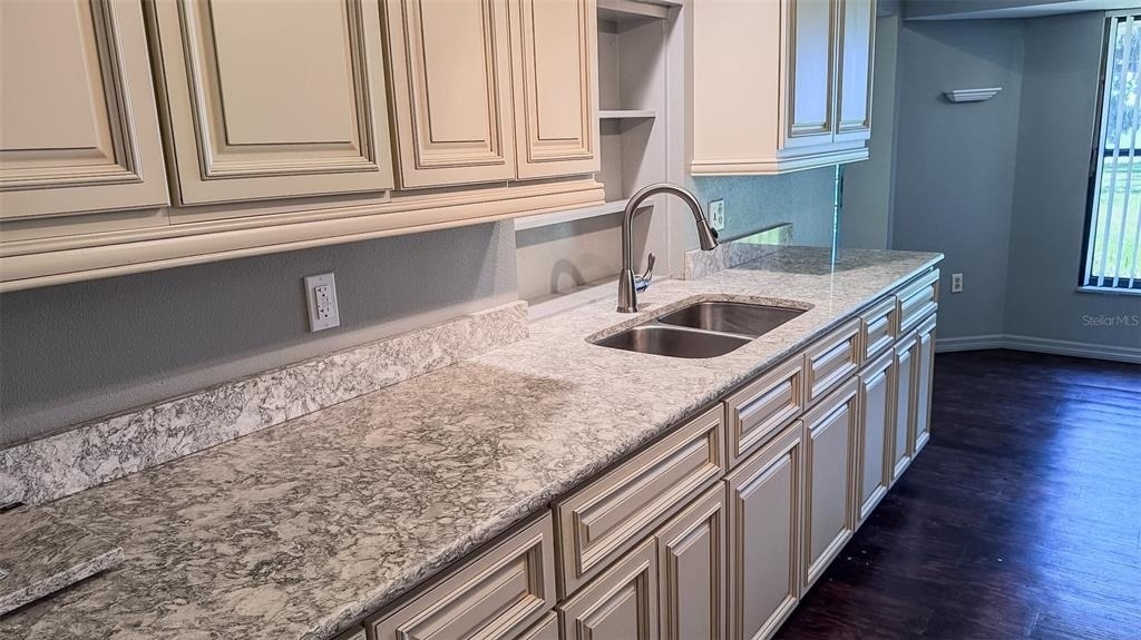 3895 Conine Drive E - Photo 3