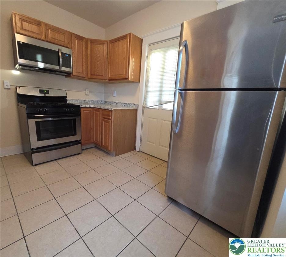 830 Media Street - Photo 3