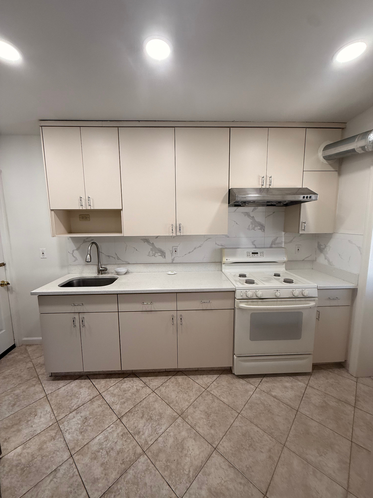 EAST 29TH - Photo 4