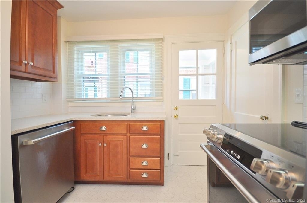 10 Poquonock Avenue - Photo 4