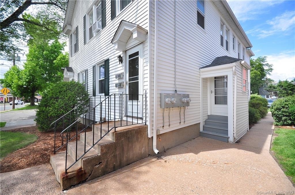 10 Poquonock Avenue - Photo 1