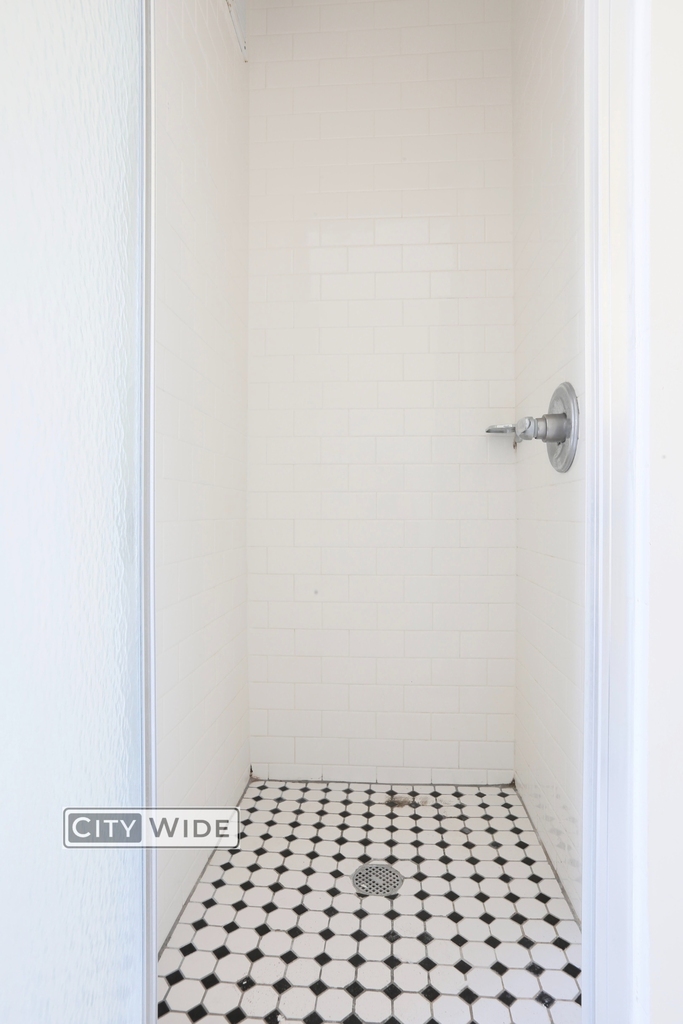 1427 York Avenue - Photo 4