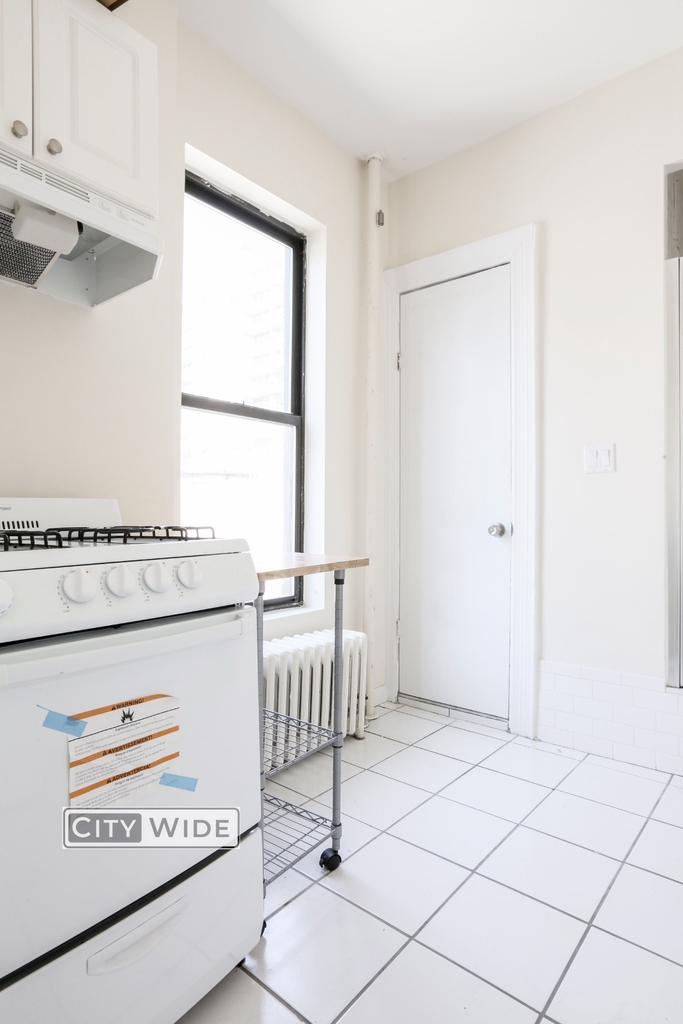 1427 York Avenue - Photo 5