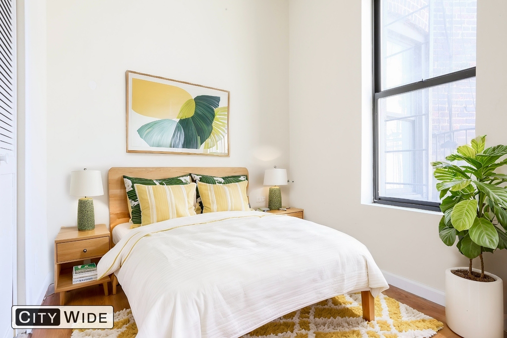 1427 York Avenue - Photo 1