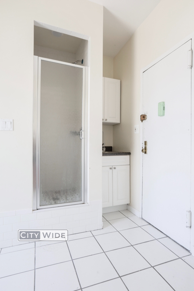 1427 York Avenue - Photo 3