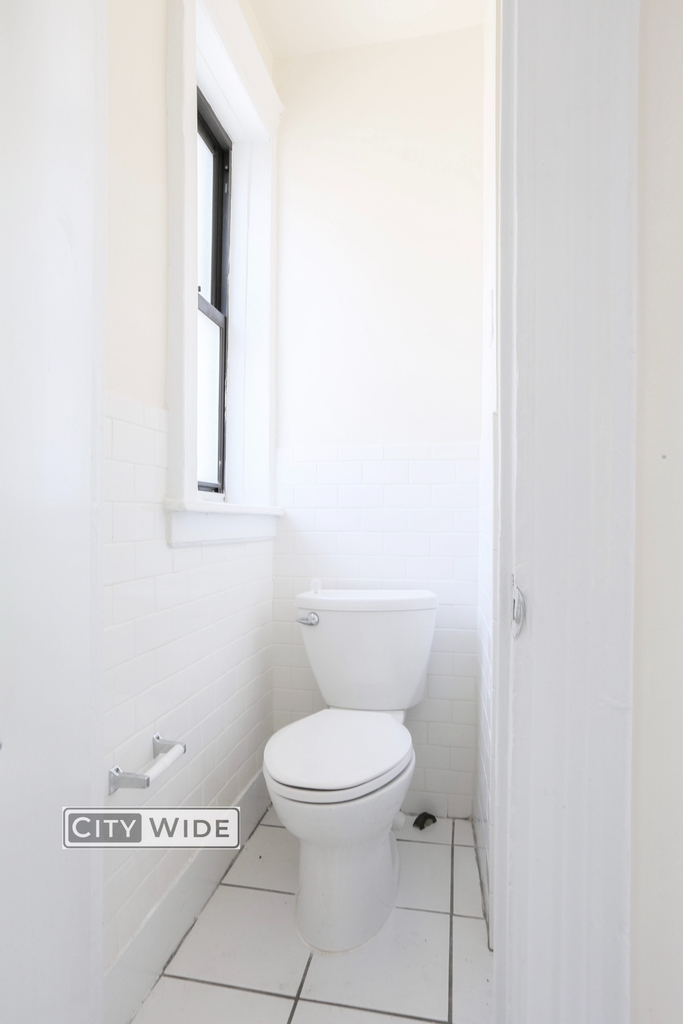 1427 York Avenue - Photo 2