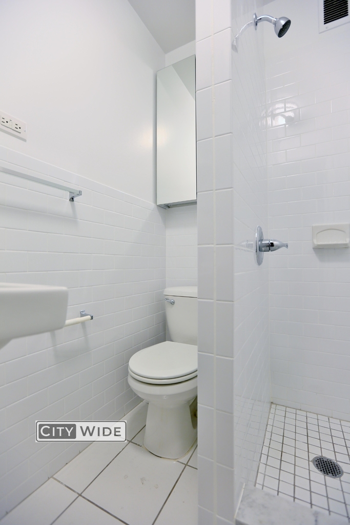 222 East 89th Street - Photo 4