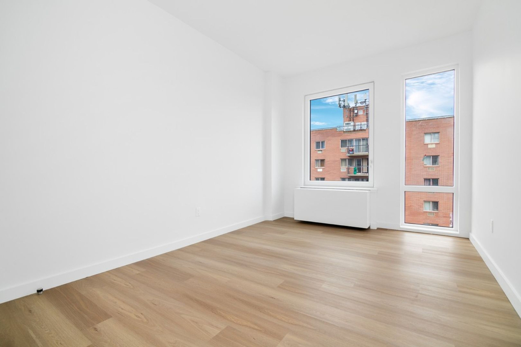 71-82 Parsons Boulevard - Photo 4