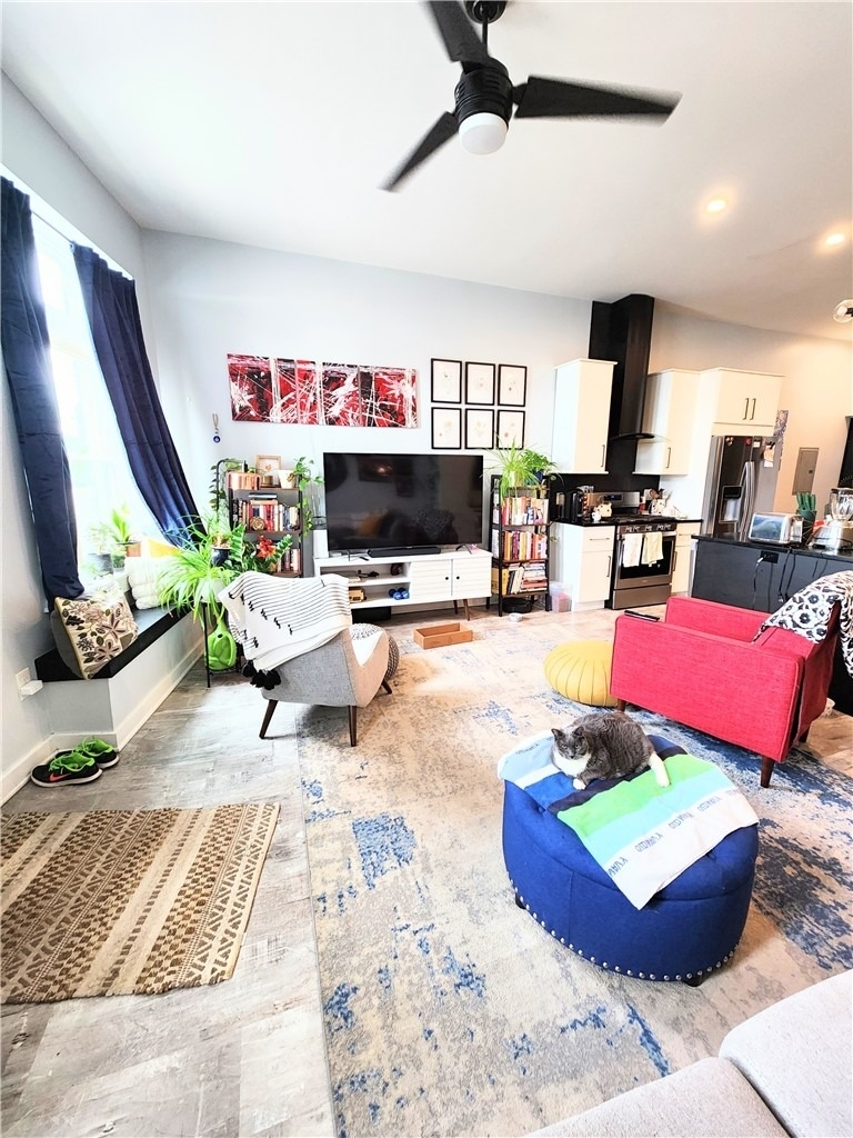 6026 Butler St - Photo 1