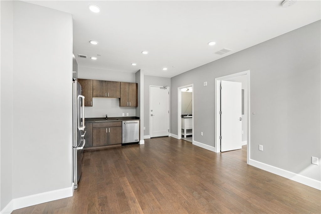350 Oliver Ave - Photo 2