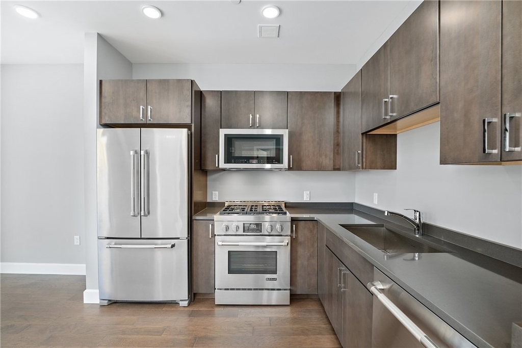 350 Oliver Ave - Photo 4