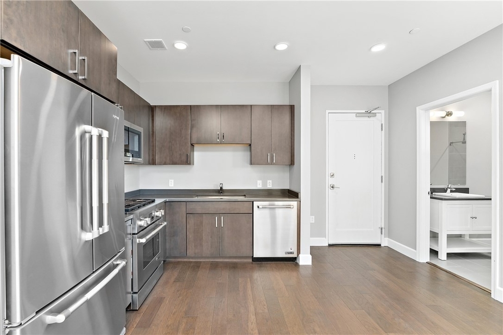 350 Oliver Ave - Photo 3