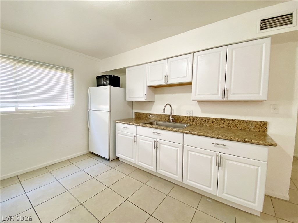 1904 Rexford Drive - Photo 4