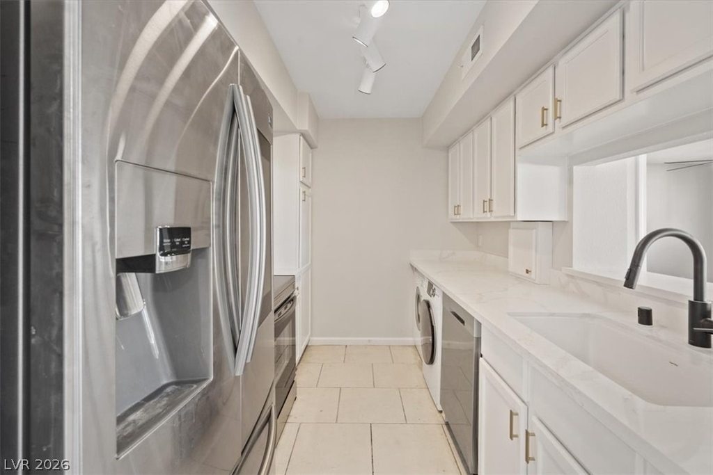 669 Oakmont Avenue - Photo 2