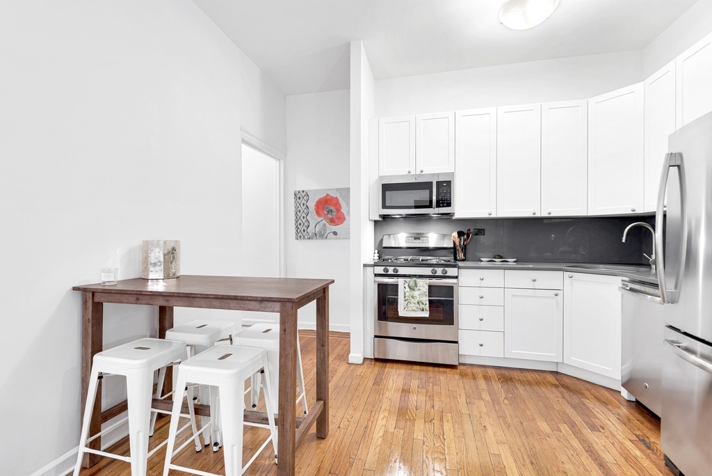 121 Madison Avenue - Photo 0