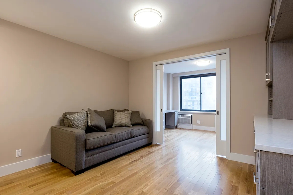 JR1 Bed West 97th Street  - Photo 1