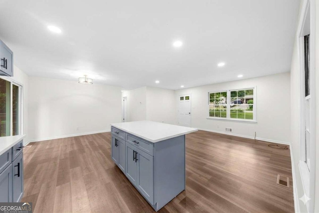 3022 Hillwood Drive Nw - Photo 3