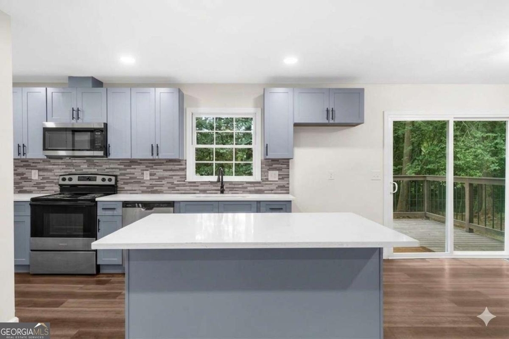 3022 Hillwood Drive Nw - Photo 5