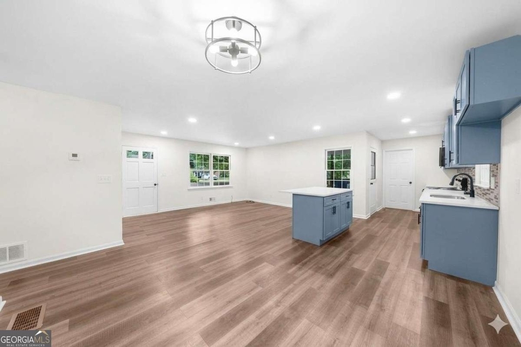3022 Hillwood Drive Nw - Photo 2