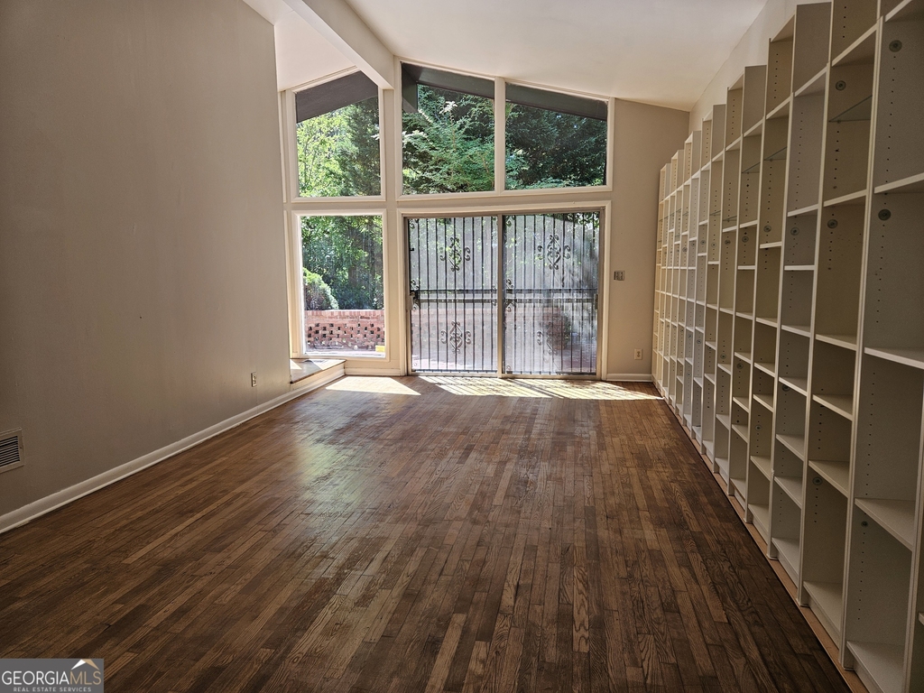 3543 Cloudland Drive - Photo 2