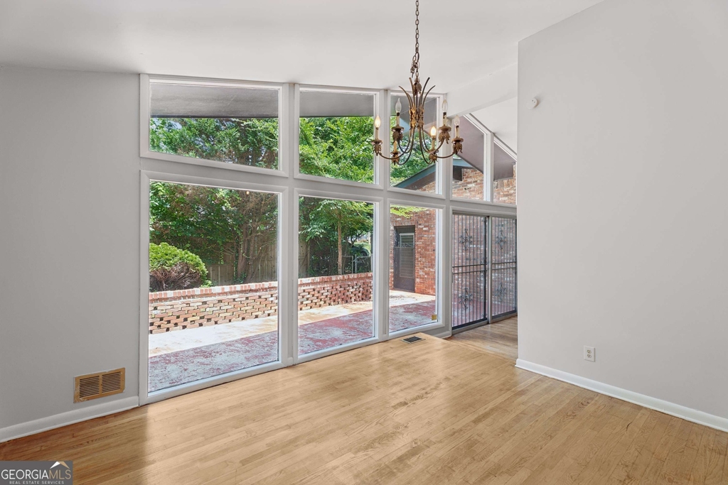 3543 Cloudland Drive - Photo 2