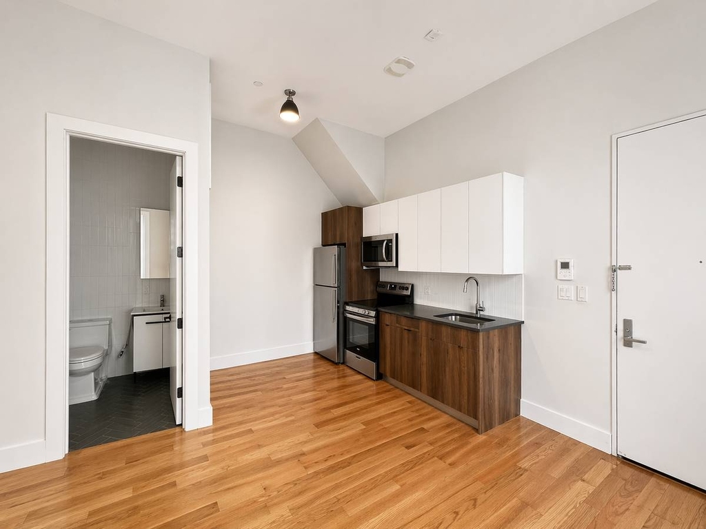 483 Evergreen Avenue - Photo 1