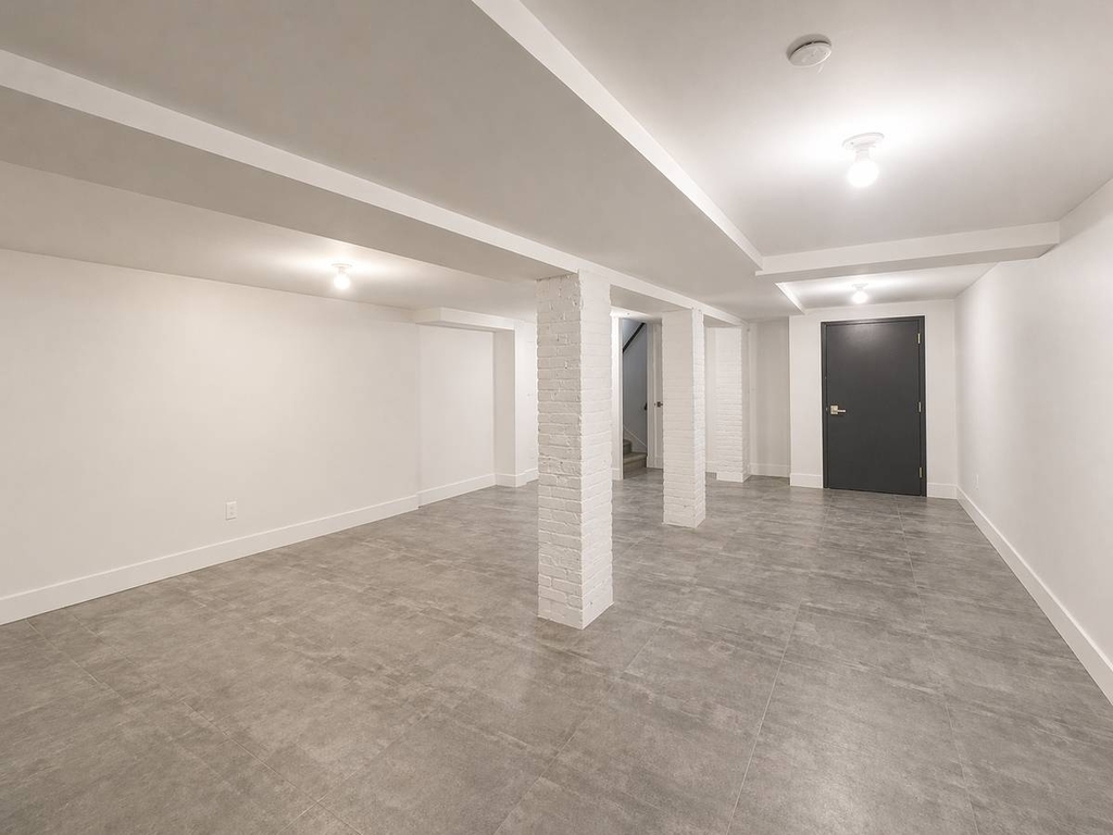 483 Evergreen Avenue - Photo 9