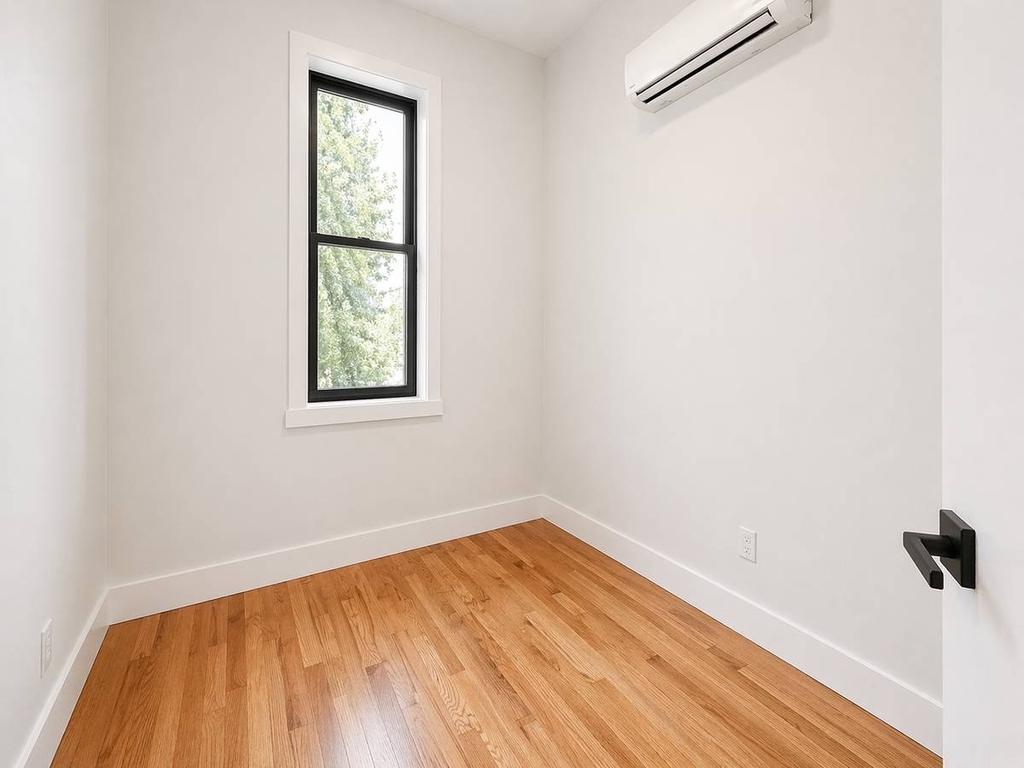 483 Evergreen Avenue - Photo 7