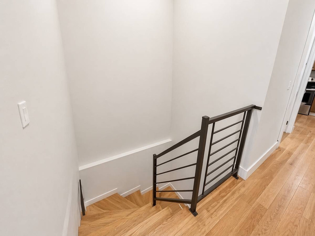 483 Evergreen Avenue - Photo 8