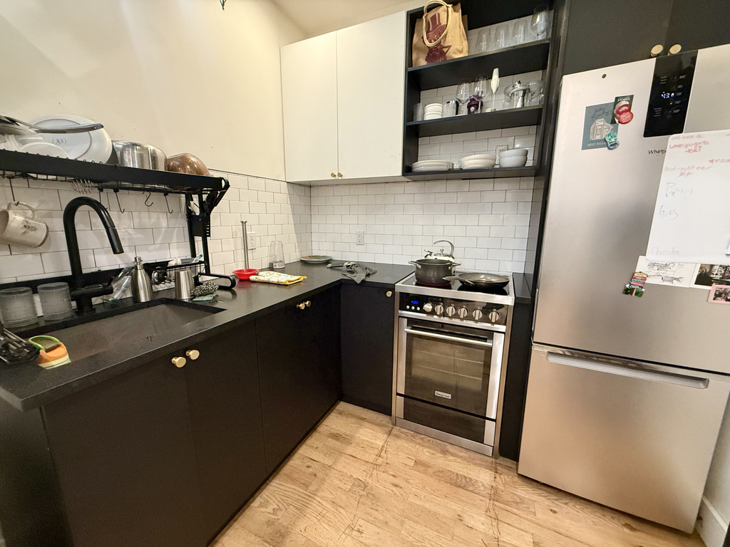 1265 Herkimer Street - Photo 2