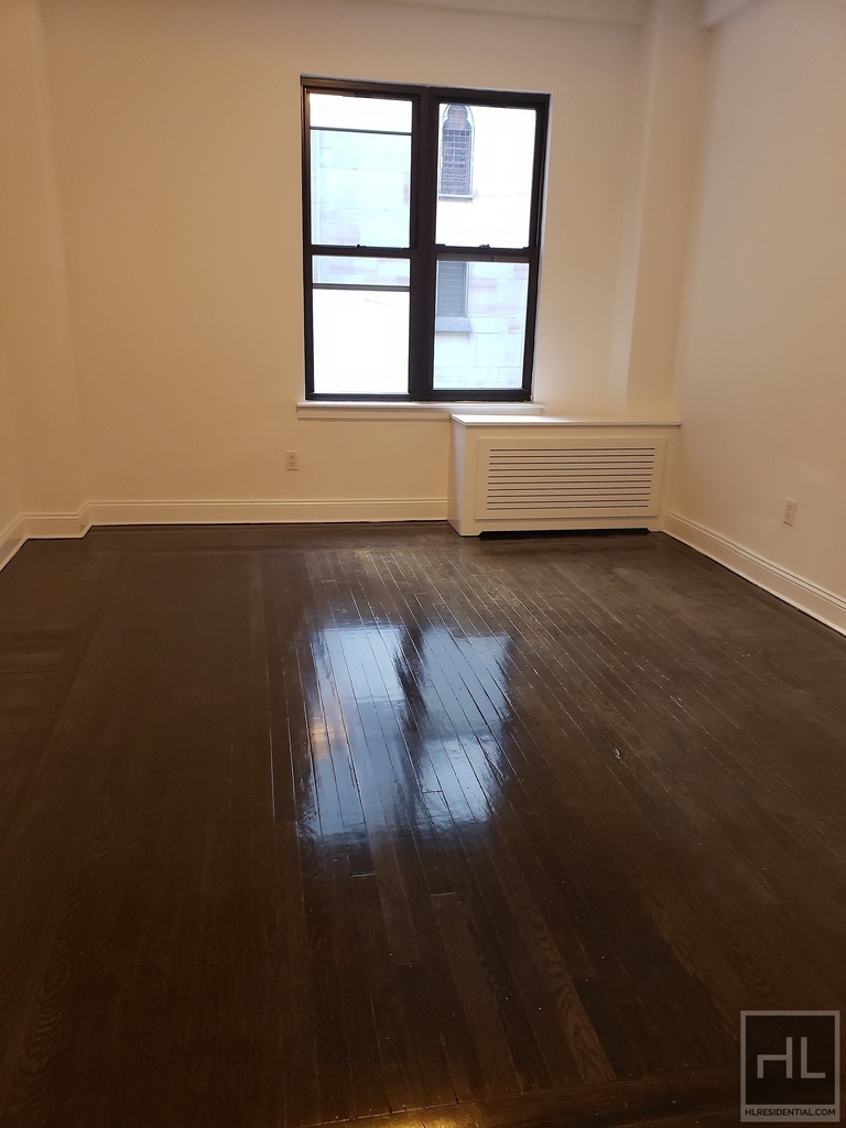 West 55 Street - Photo 0