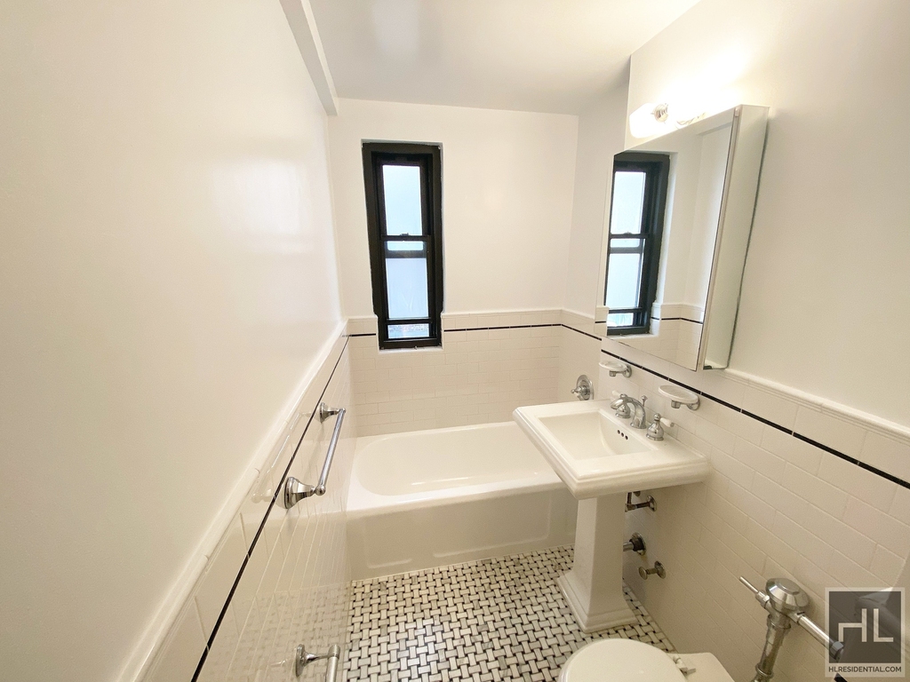 East 56 Street - Photo 0