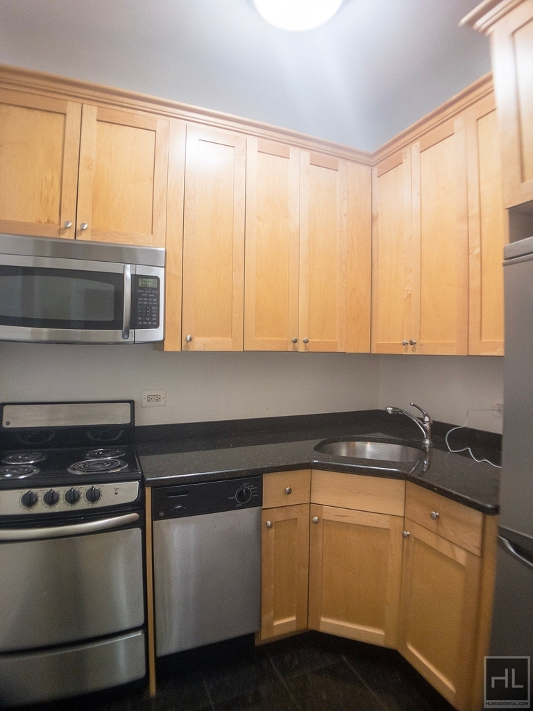 West 73 Street - Photo 0