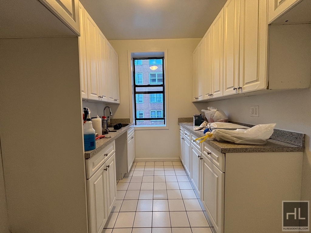 West 45 Street - Photo 0