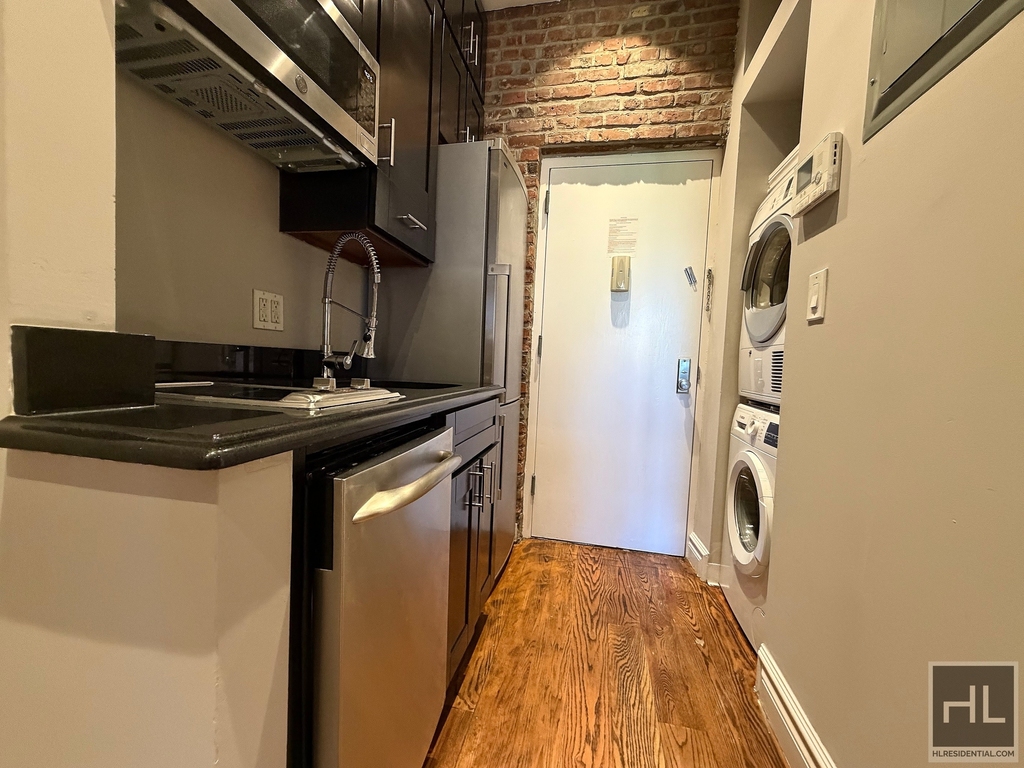 West 14th Street - Photo 2