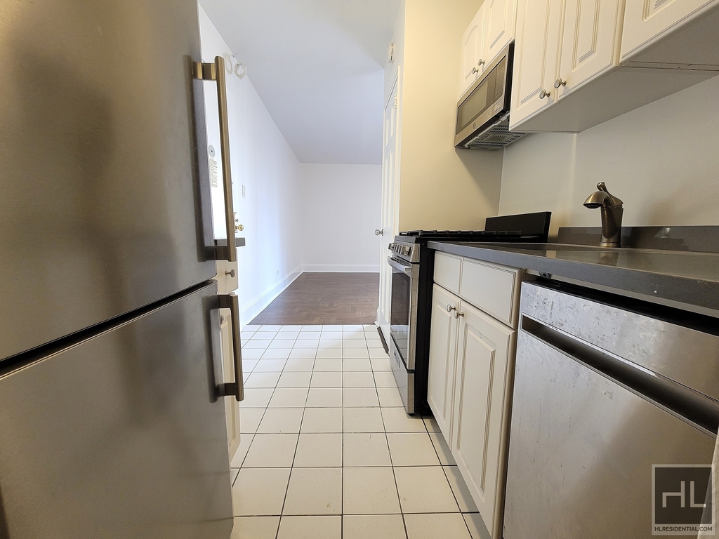 East 79th Street - Photo 2