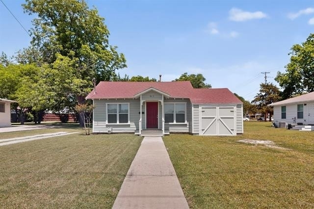 913 17th Street - Photo 1