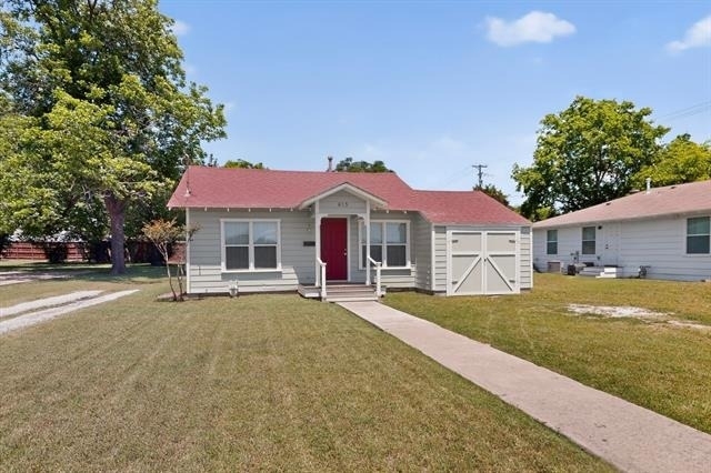 913 17th Street - Photo 2