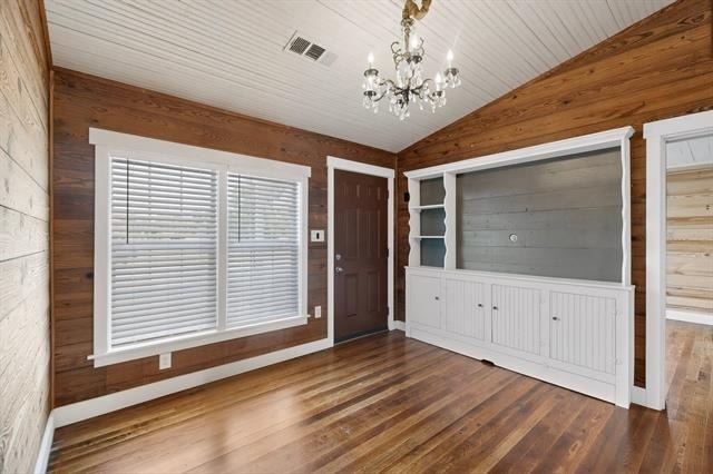 913 17th Street - Photo 4
