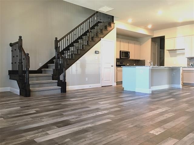 1353 Elaine Drive - Photo 3