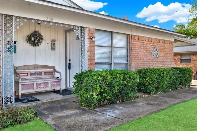 318 Hilltop Avenue - Photo 2