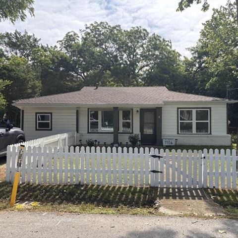1104 Locust Street - Photo 0